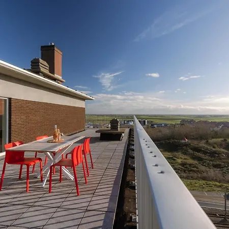 Modern Penthouse With Magnificent Sea Views *