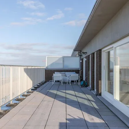 Modern Penthouse With Magnificent Sea Views *